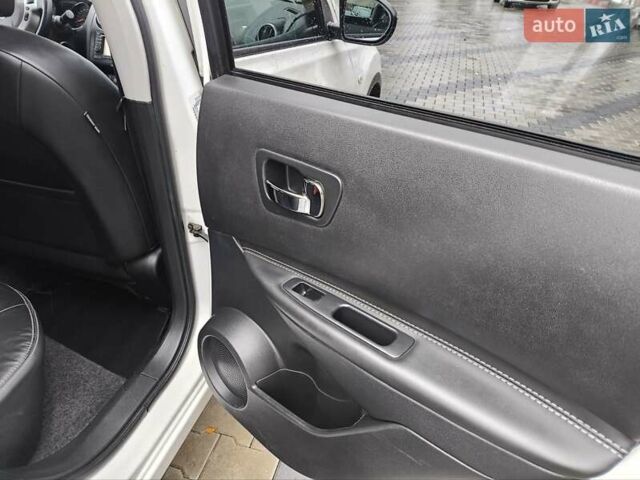 Білий Ніссан Кашкай, об'ємом двигуна 1.6 л та пробігом 210 тис. км за 11700 $, фото 26 на Automoto.ua