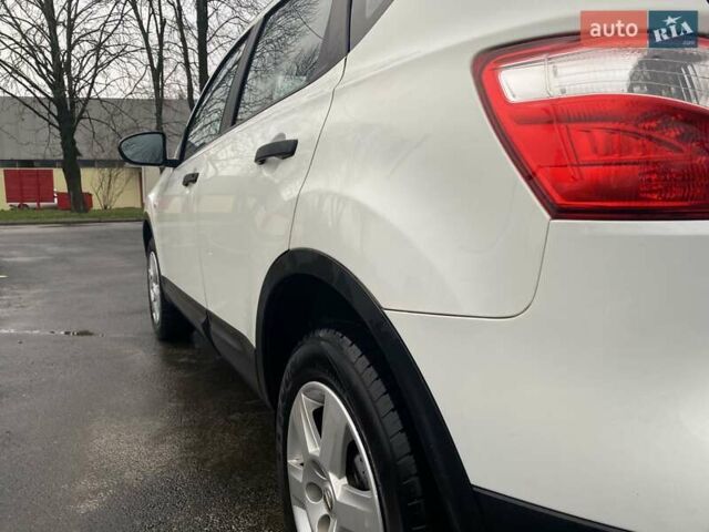 Белый Ниссан Кашкай, объемом двигателя 1.6 л и пробегом 220 тыс. км за 9800 $, фото 24 на Automoto.ua