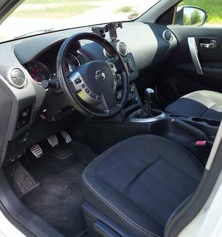 Белый Ниссан Кашкай, объемом двигателя 1.5 л и пробегом 201 тыс. км за 10500 $, фото 19 на Automoto.ua