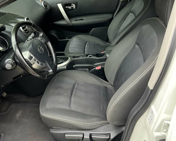 Белый Ниссан Кашкай, объемом двигателя 1.5 л и пробегом 180 тыс. км за 10800 $, фото 18 на Automoto.ua