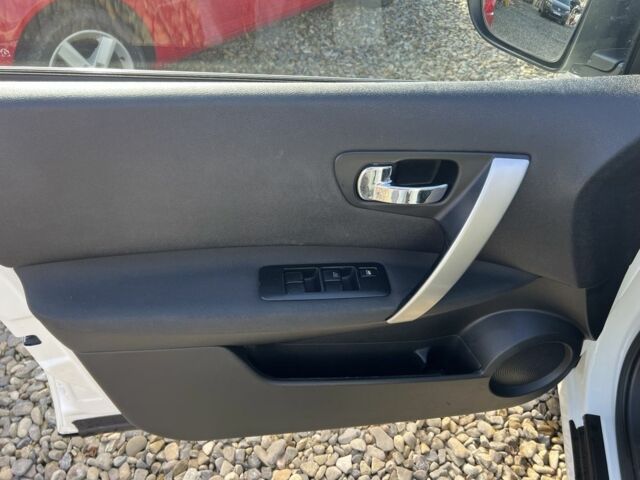 Белый Ниссан Кашкай, объемом двигателя 1.5 л и пробегом 203 тыс. км за 10699 $, фото 6 на Automoto.ua