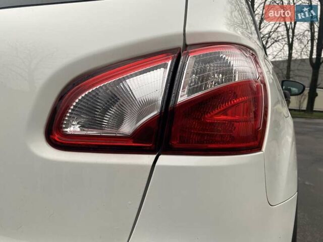 Белый Ниссан Кашкай, объемом двигателя 1.6 л и пробегом 220 тыс. км за 9800 $, фото 17 на Automoto.ua