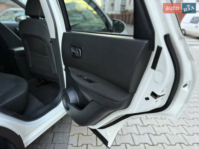 Белый Ниссан Кашкай, объемом двигателя 1.5 л и пробегом 219 тыс. км за 10899 $, фото 42 на Automoto.ua