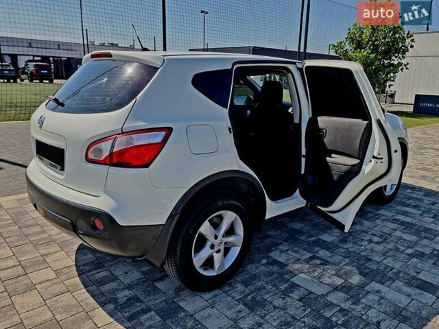 Белый Ниссан Кашкай, объемом двигателя 2 л и пробегом 162 тыс. км за 11899 $, фото 95 на Automoto.ua