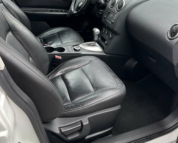 Білий Ніссан Кашкай, об'ємом двигуна 2 л та пробігом 193 тис. км за 12170 $, фото 25 на Automoto.ua