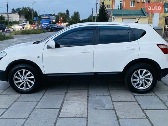 Белый Ниссан Кашкай, объемом двигателя 2 л и пробегом 162 тыс. км за 9600 $, фото 4 на Automoto.ua
