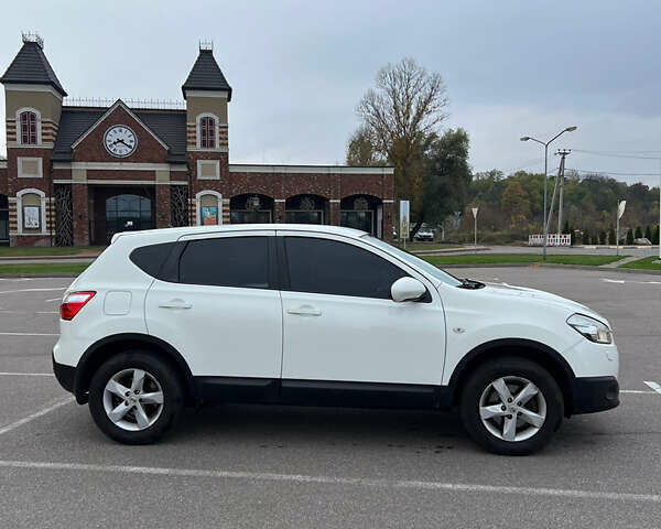 Белый Ниссан Кашкай, объемом двигателя 2 л и пробегом 129 тыс. км за 12900 $, фото 1 на Automoto.ua