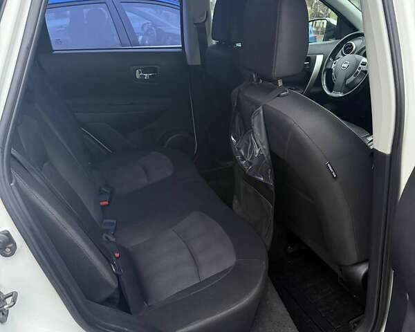 Белый Ниссан Кашкай, объемом двигателя 2 л и пробегом 150 тыс. км за 11500 $, фото 9 на Automoto.ua