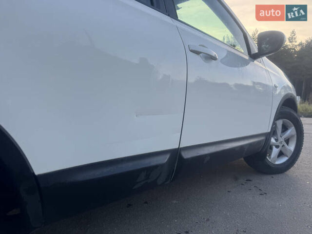 Белый Ниссан Кашкай, объемом двигателя 1.6 л и пробегом 202 тыс. км за 9500 $, фото 3 на Automoto.ua