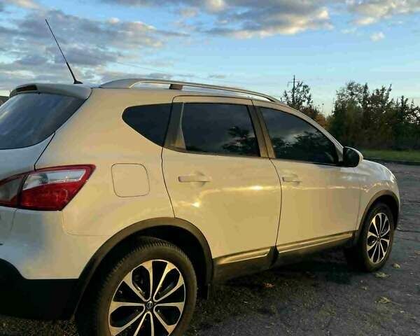 Белый Ниссан Кашкай, объемом двигателя 1.46 л и пробегом 268 тыс. км за 10400 $, фото 3 на Automoto.ua