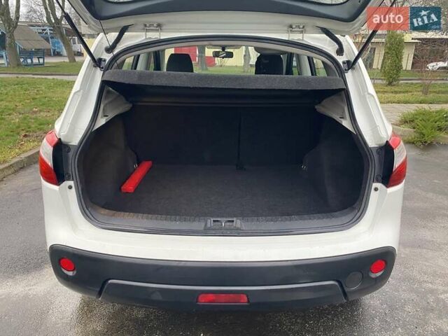 Белый Ниссан Кашкай, объемом двигателя 1.6 л и пробегом 220 тыс. км за 9800 $, фото 28 на Automoto.ua