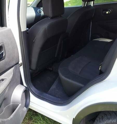 Белый Ниссан Кашкай, объемом двигателя 1.5 л и пробегом 201 тыс. км за 10500 $, фото 23 на Automoto.ua