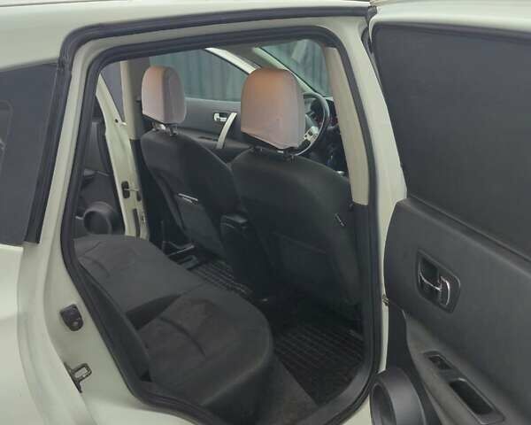 Белый Ниссан Кашкай, объемом двигателя 1.6 л и пробегом 172 тыс. км за 10500 $, фото 2 на Automoto.ua