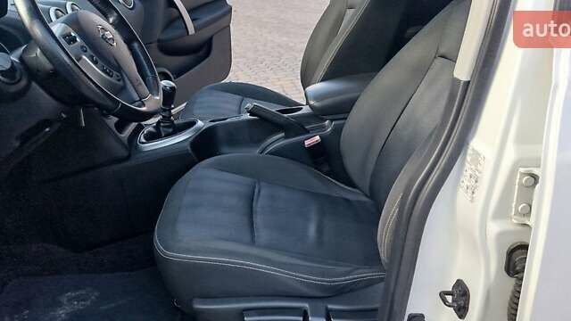 Білий Ніссан Кашкай, об'ємом двигуна 1.5 л та пробігом 169 тис. км за 12800 $, фото 5 на Automoto.ua