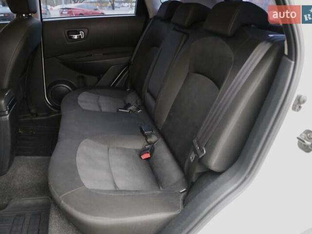 Білий Ніссан Кашкай, об'ємом двигуна 2 л та пробігом 130 тис. км за 11900 $, фото 7 на Automoto.ua