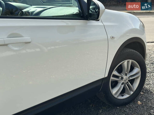 Белый Ниссан Кашкай, объемом двигателя 1.5 л и пробегом 242 тыс. км за 10500 $, фото 12 на Automoto.ua