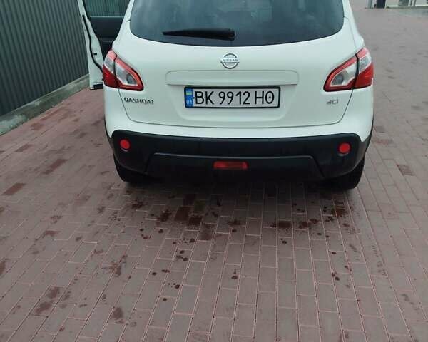 Белый Ниссан Кашкай, объемом двигателя 1.5 л и пробегом 255 тыс. км за 11200 $, фото 8 на Automoto.ua