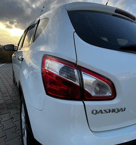 Білий Ніссан Кашкай, об'ємом двигуна 2 л та пробігом 129 тис. км за 13500 $, фото 27 на Automoto.ua