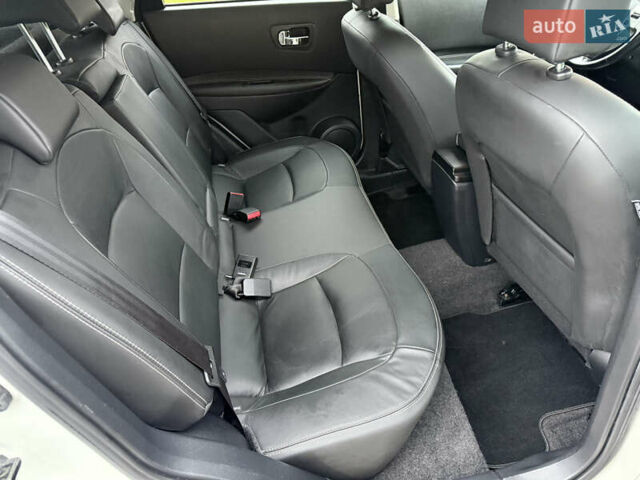 Белый Ниссан Кашкай, объемом двигателя 1.5 л и пробегом 198 тыс. км за 13500 $, фото 13 на Automoto.ua