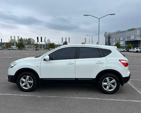 Белый Ниссан Кашкай, объемом двигателя 2 л и пробегом 129 тыс. км за 12900 $, фото 2 на Automoto.ua