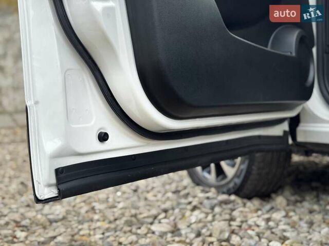 Белый Ниссан Кашкай, объемом двигателя 1.6 л и пробегом 174 тыс. км за 12999 $, фото 95 на Automoto.ua
