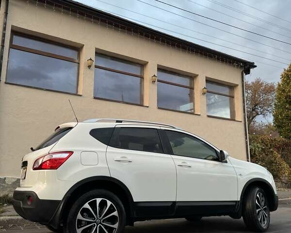 Белый Ниссан Кашкай, объемом двигателя 2 л и пробегом 159 тыс. км за 11200 $, фото 13 на Automoto.ua