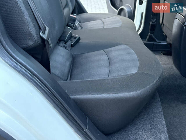 Ниссан Кашкай 2012 в Житомире на Automoto.ua Белый Ниссан Кашкай, объемом двигателя 1.5 л и пробегом 212 тыс. км за 11899 $, фото 47 на Automoto.ua