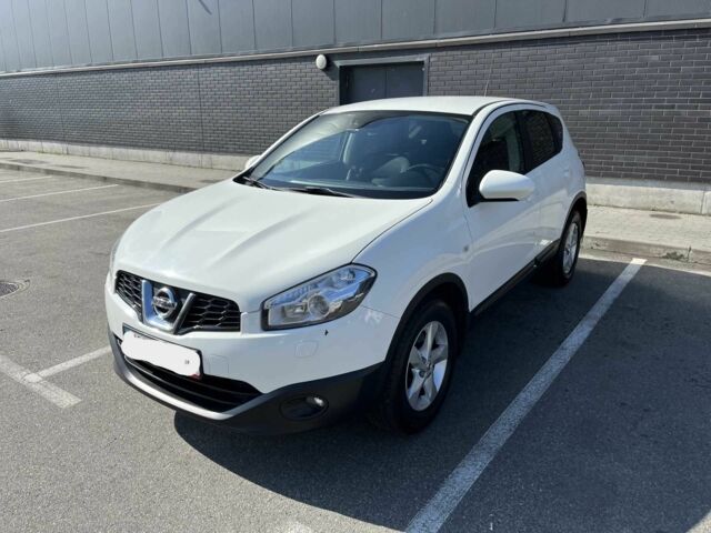 Белый Ниссан Кашкай, объемом двигателя 1.6 л и пробегом 145 тыс. км за 8700 $, фото 2 на Automoto.ua