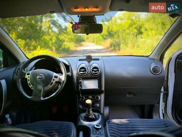 Білий Ніссан Кашкай, об'ємом двигуна 2 л та пробігом 241 тис. км за 12200 $, фото 6 на Automoto.ua