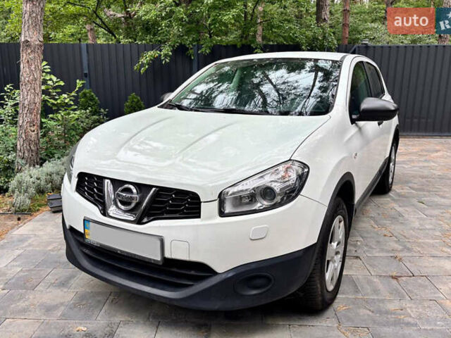 Белый Ниссан Кашкай, объемом двигателя 2 л и пробегом 120 тыс. км за 12500 $, фото 2 на Automoto.ua