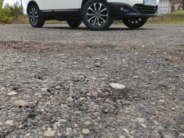 Белый Ниссан Кашкай, объемом двигателя 1.5 л и пробегом 203 тыс. км за 9700 $, фото 2 на Automoto.ua