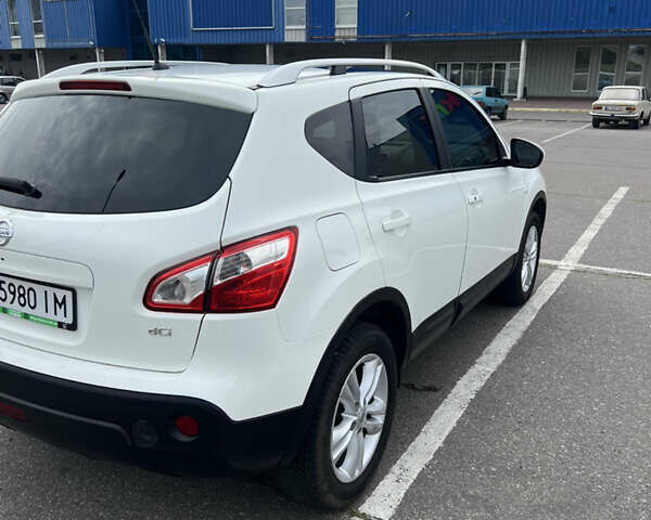 Белый Ниссан Кашкай, объемом двигателя 1.6 л и пробегом 221 тыс. км за 12500 $, фото 5 на Automoto.ua