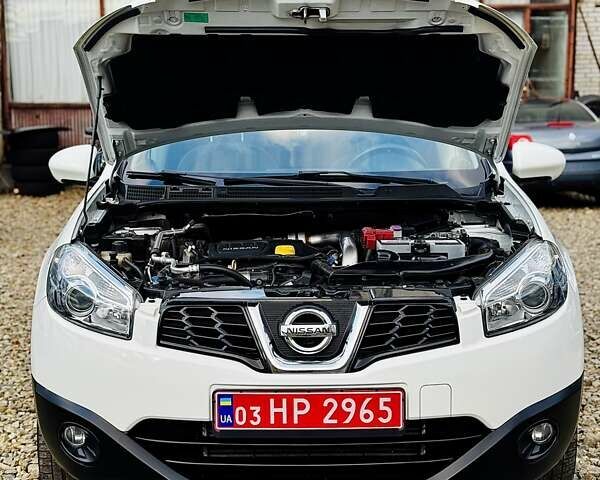 Белый Ниссан Кашкай, объемом двигателя 1.6 л и пробегом 174 тыс. км за 12999 $, фото 60 на Automoto.ua