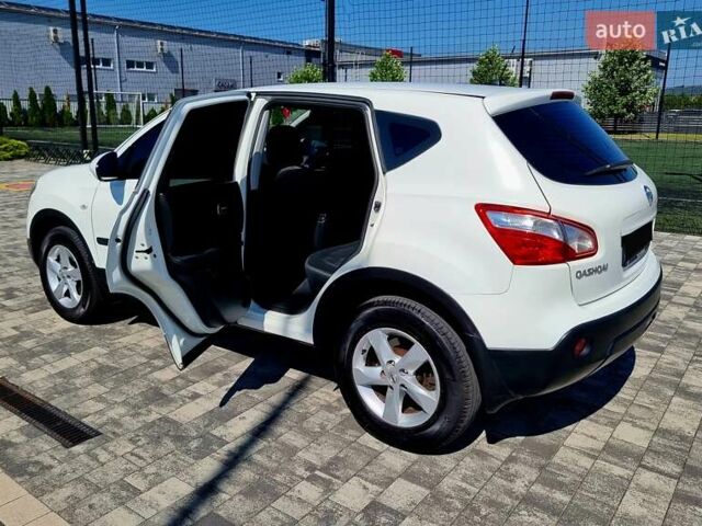 Белый Ниссан Кашкай, объемом двигателя 2 л и пробегом 162 тыс. км за 11899 $, фото 88 на Automoto.ua