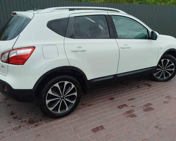 Белый Ниссан Кашкай, объемом двигателя 1.5 л и пробегом 255 тыс. км за 11200 $, фото 5 на Automoto.ua