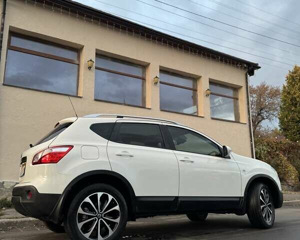 Белый Ниссан Кашкай, объемом двигателя 2 л и пробегом 159 тыс. км за 11200 $, фото 14 на Automoto.ua