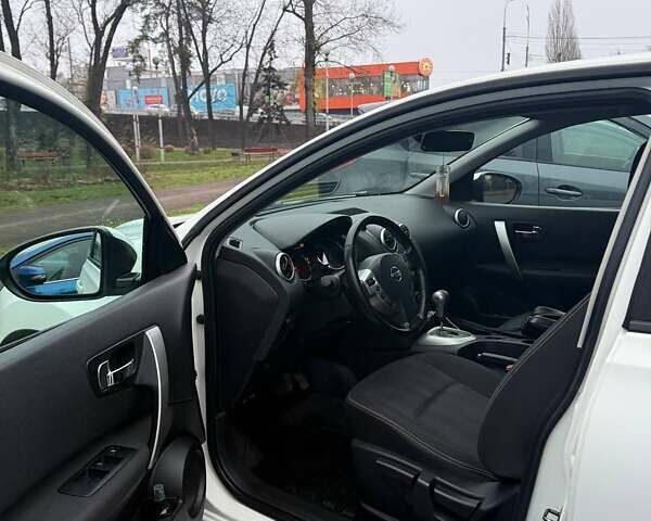 Белый Ниссан Кашкай, объемом двигателя 2 л и пробегом 150 тыс. км за 11500 $, фото 12 на Automoto.ua