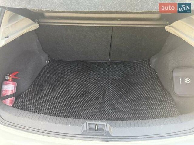 Білий Ніссан Кашкай, об'ємом двигуна 1.46 л та пробігом 237 тис. км за 11111 $, фото 24 на Automoto.ua