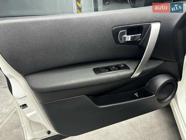 Білий Ніссан Кашкай, об'ємом двигуна 2 л та пробігом 180 тис. км за 10800 $, фото 5 на Automoto.ua