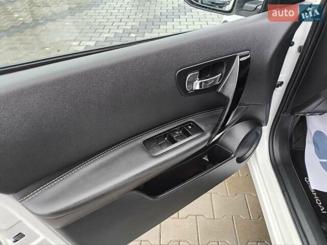 Білий Ніссан Кашкай, об'ємом двигуна 1.6 л та пробігом 210 тис. км за 11700 $, фото 24 на Automoto.ua