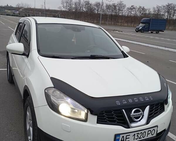 Белый Ниссан Кашкай, объемом двигателя 1.6 л и пробегом 114 тыс. км за 10700 $, фото 4 на Automoto.ua
