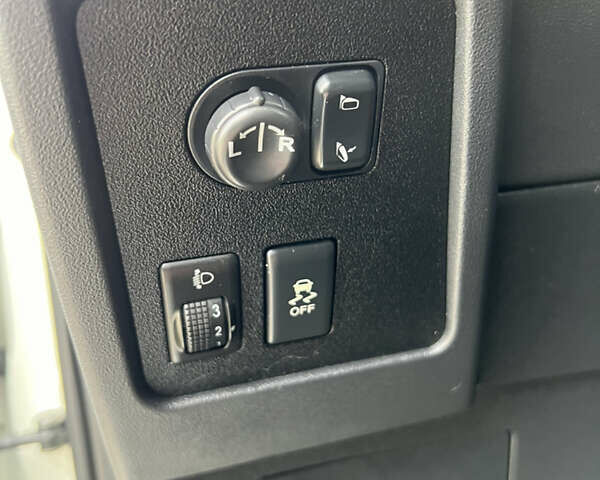 Белый Ниссан Кашкай, объемом двигателя 1.5 л и пробегом 180 тыс. км за 10800 $, фото 24 на Automoto.ua