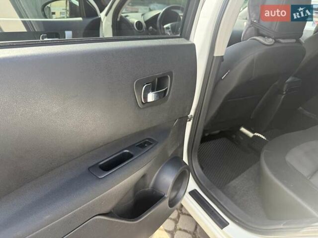 Білий Ніссан Кашкай, об'ємом двигуна 1.46 л та пробігом 237 тис. км за 11111 $, фото 21 на Automoto.ua