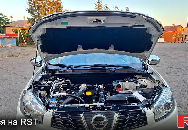 Белый Ниссан Кашкай, объемом двигателя 1.5 л и пробегом 197 тыс. км за 11300 $, фото 9 на Automoto.ua