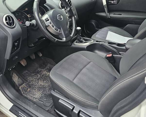 Белый Ниссан Кашкай, объемом двигателя 1.5 л и пробегом 181 тыс. км за 11800 $, фото 5 на Automoto.ua