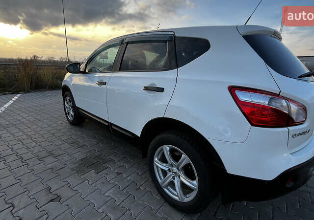 Білий Ніссан Кашкай, об'ємом двигуна 2 л та пробігом 129 тис. км за 13500 $, фото 4 на Automoto.ua
