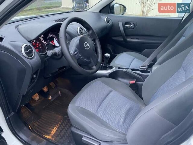 Белый Ниссан Кашкай, объемом двигателя 1.6 л и пробегом 220 тыс. км за 9800 $, фото 39 на Automoto.ua