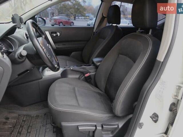 Білий Ніссан Кашкай, об'ємом двигуна 2 л та пробігом 130 тис. км за 11900 $, фото 6 на Automoto.ua