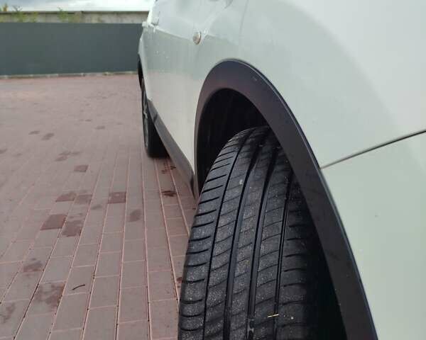 Белый Ниссан Кашкай, объемом двигателя 1.5 л и пробегом 255 тыс. км за 11200 $, фото 3 на Automoto.ua