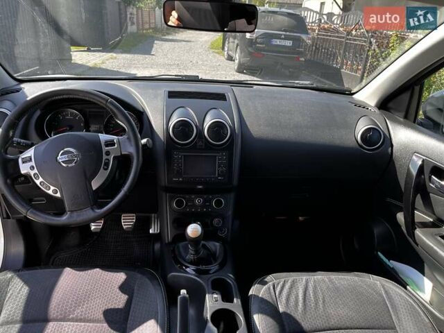 Белый Ниссан Кашкай, объемом двигателя 1.6 л и пробегом 320 тыс. км за 10550 $, фото 19 на Automoto.ua
